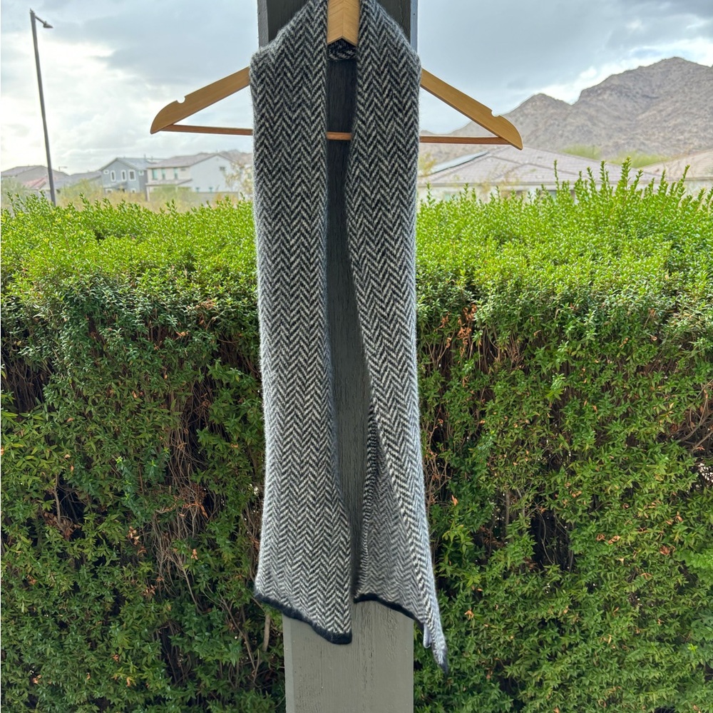 💖Jacob Black and White Wool Blend Scarf